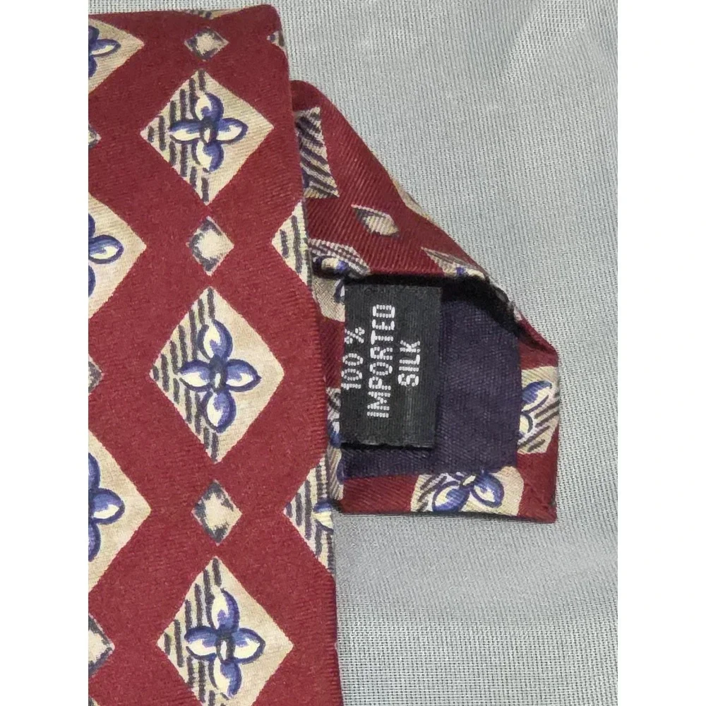 Kenneth Cole NY 100% Imported Silk Tie, Red w/ Blue & White Floral Geo, USA, 57